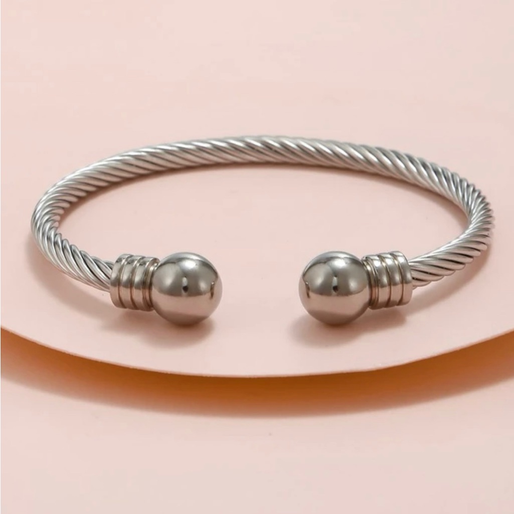 Silver Tone Bangle.
